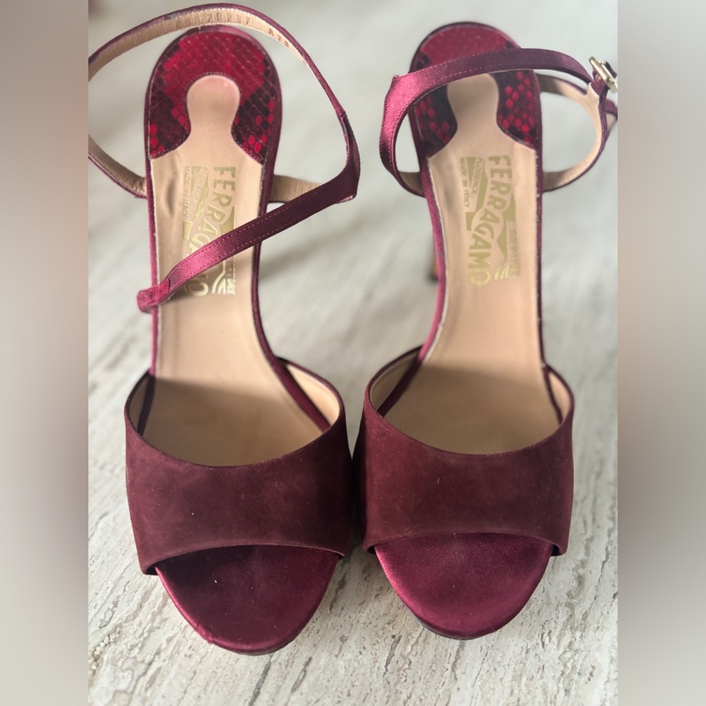 Salvatore Ferragamo Tasha Red/Gold Velvet Heels 8.5